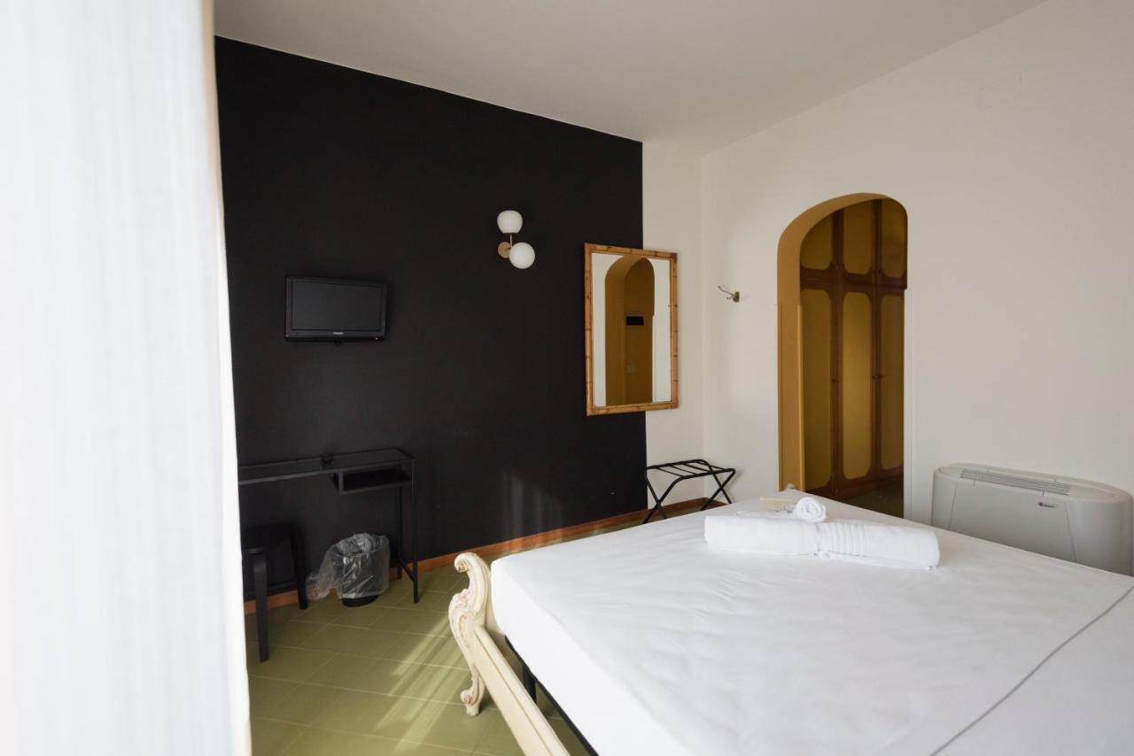 Mami Sabaudia Hotel Kültér fotó